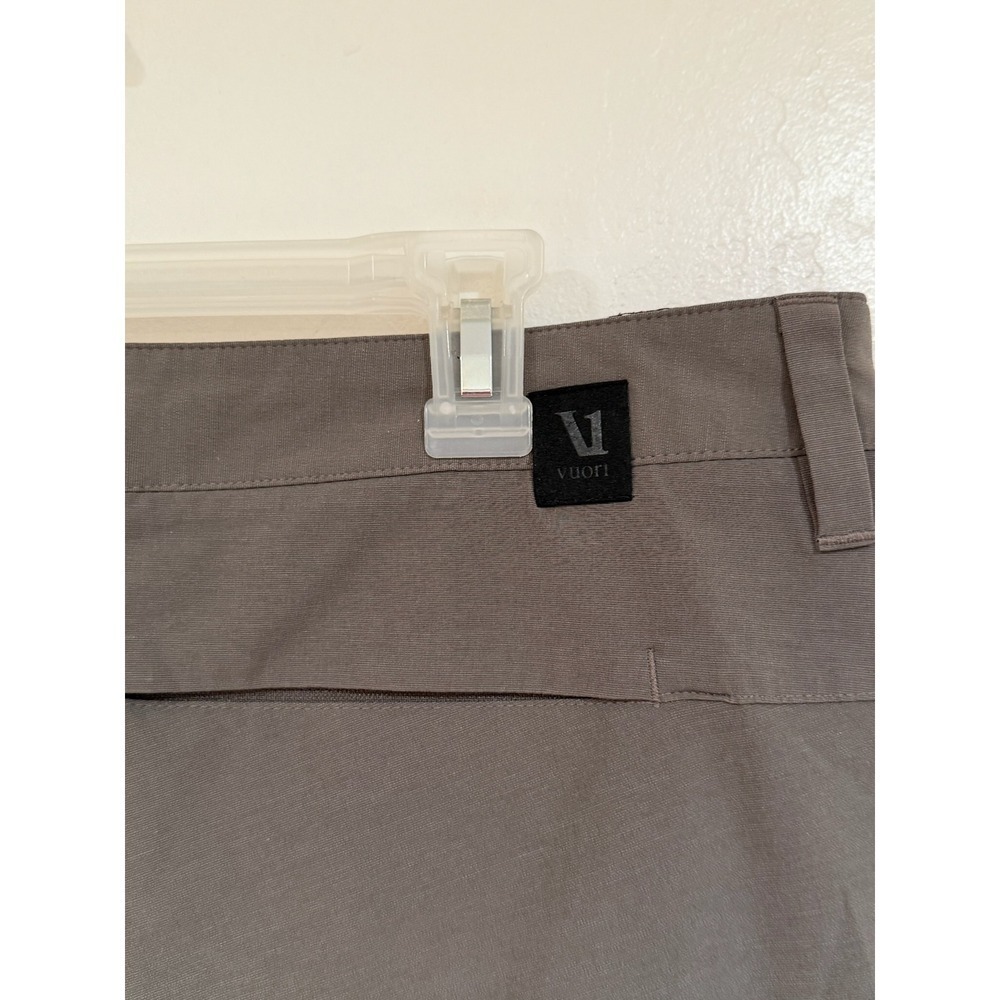 Vuori Aim Charcoal Grey Mens Performance Stretch Chino Shorts Size 36 - Picture 8 of 8